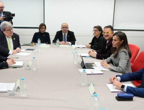 Su Majestad la Reina profundiza en los retos de FEDER junto a Pilar García de la Granja, presidenta de la Fundación Querer